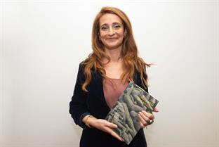 Ana Margarida de Carvalho com a obra premiada